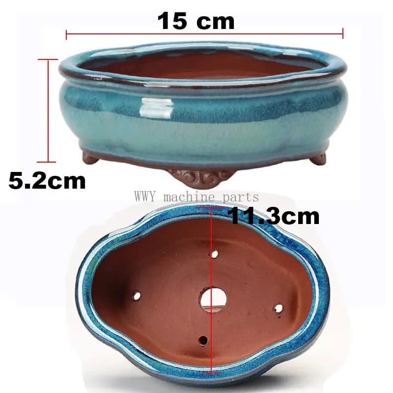 Vaso de cerâmica de estilo chinês com fundo marrom e bordas azuis, três orifícios na parte inferior.
