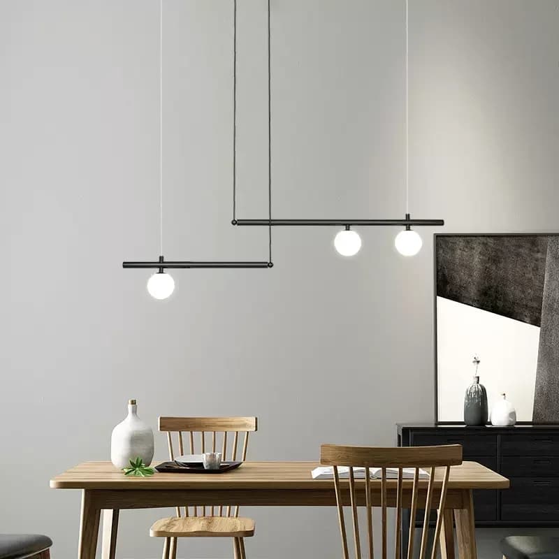 Lustre minimalista com três lâmpadas pendentes para sala de jantar
