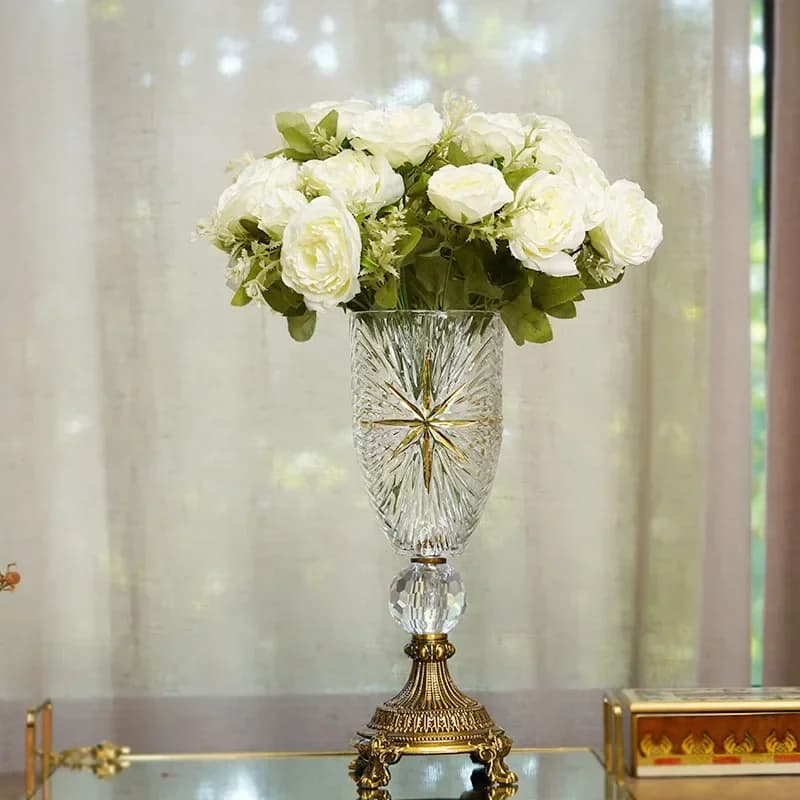 Vaso decorativo de cerâmica nórdica com flores brancas