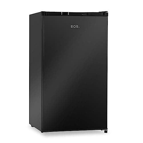 Frigobar Eos Ice Compact 124l Efb131p Preto 220v em pé, fundo branco, mostrando o lado direito com logotipo EOS.