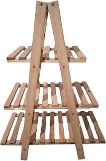 Escada de madeira com três prateleiras para jardim, ângulo frontal, fundo branco