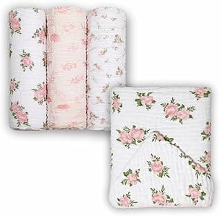 Kit de 4 peças de roupas para bebê com estampa de rosas, incluindo 3 cueiros e 1 toalha de banho com capuz, branco com estampas de rosas.